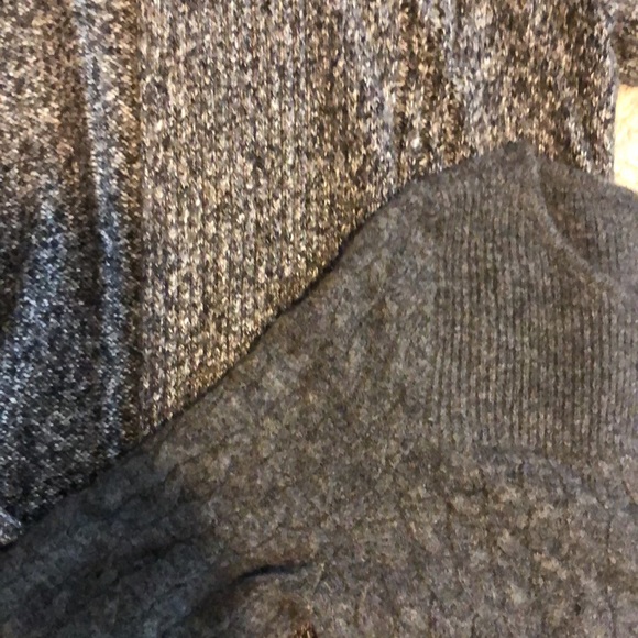 Lot of 2 grey sweaters - Picture 2 of 2